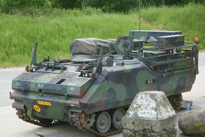 YPR 765 pantserrupsgevechtsvoertuig.